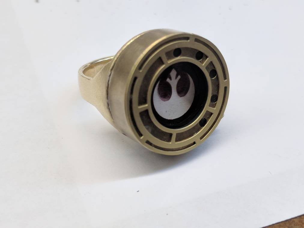 Rose's ring replica - accurate functioning iris